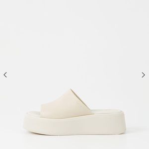 Brand New Vagabond Courtney Sandals Off white size 11